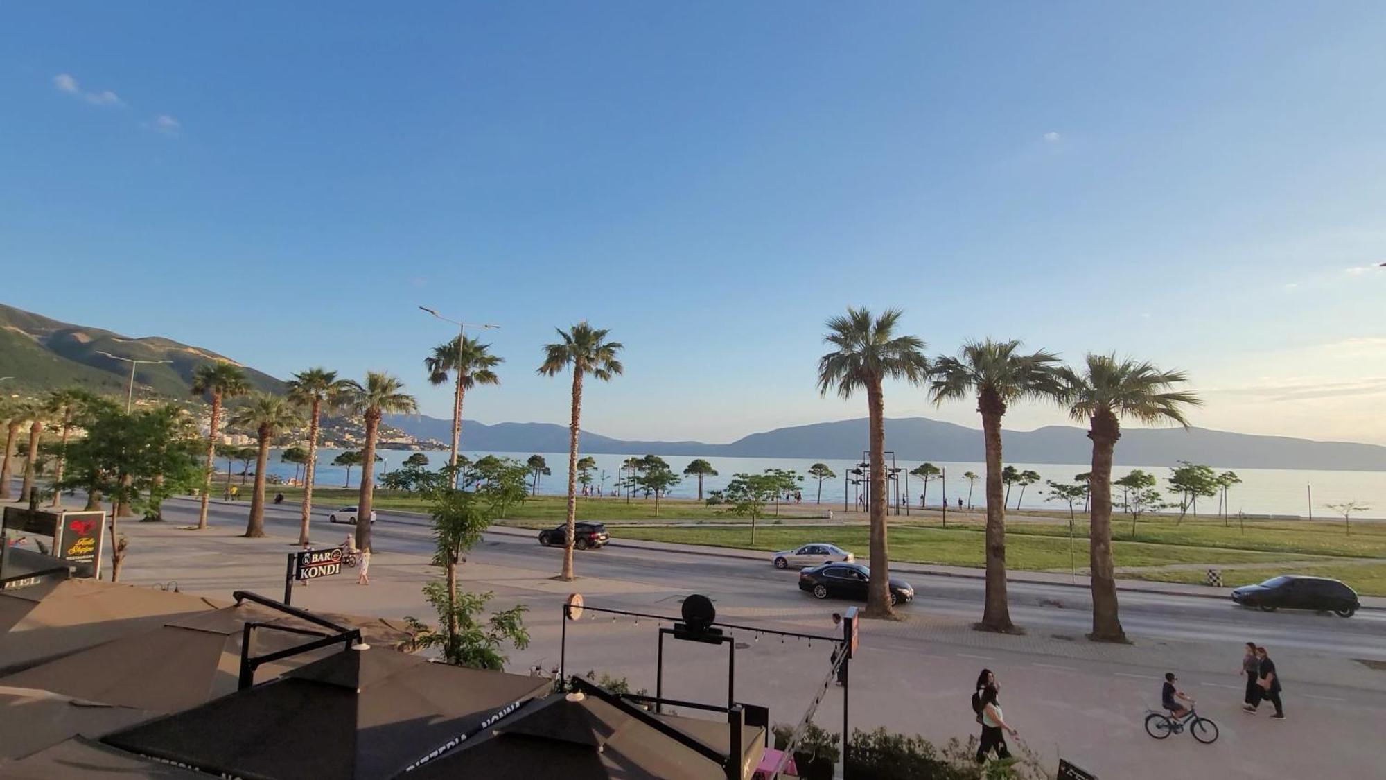 Haris Hotel Vlore Exterior photo