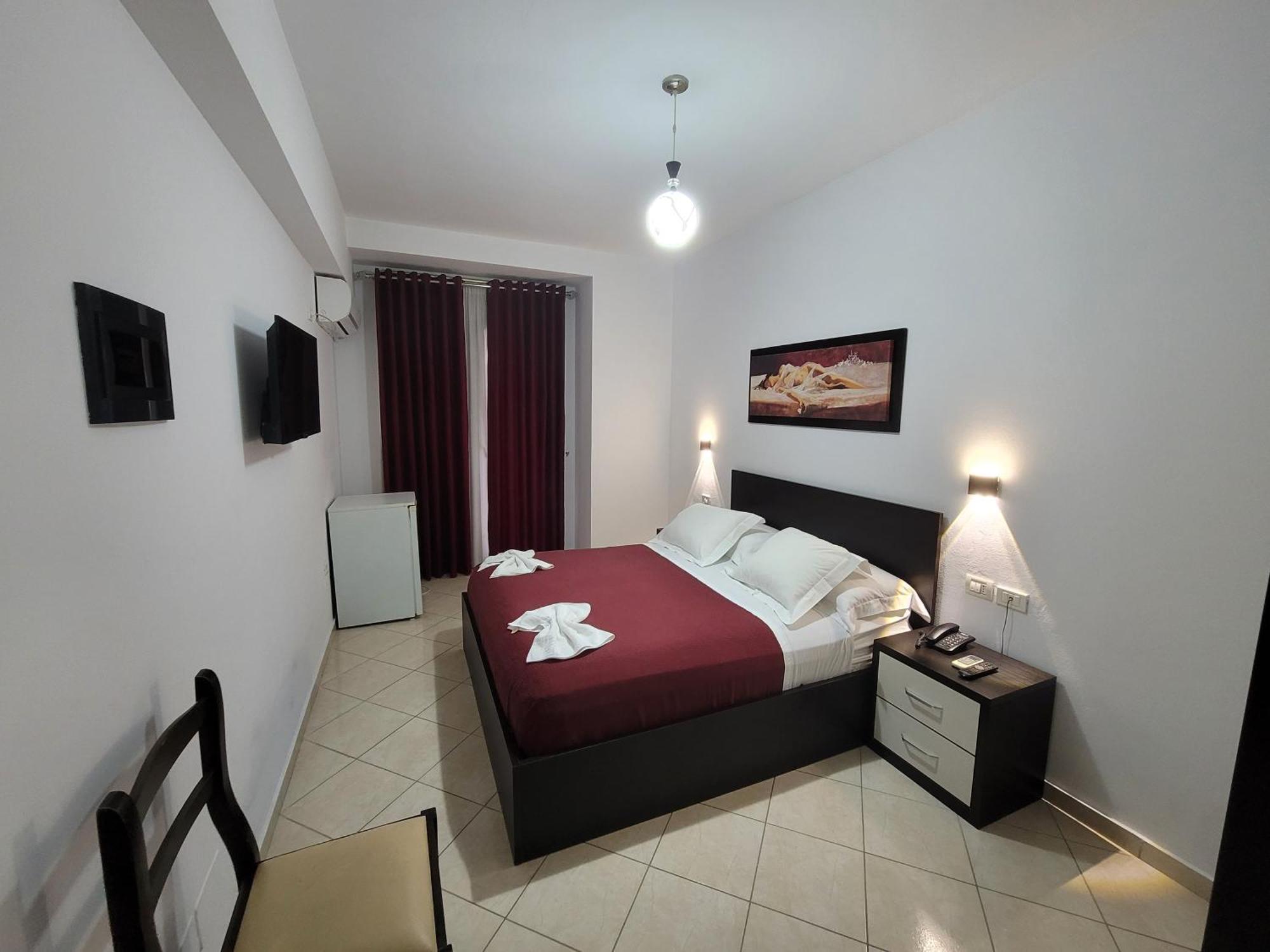 Haris Hotel Vlore Exterior photo