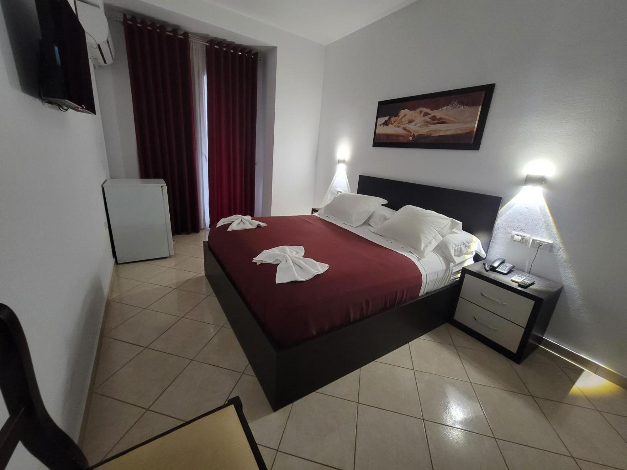 Haris Hotel Vlore Exterior photo