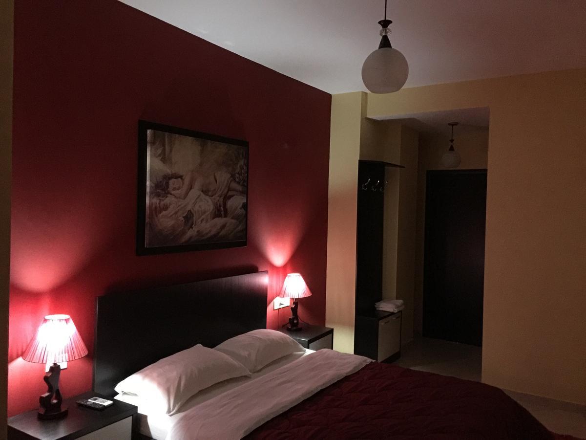 Haris Hotel Vlore Exterior photo