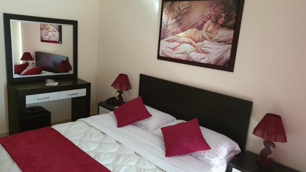 Haris Hotel Vlore Exterior photo